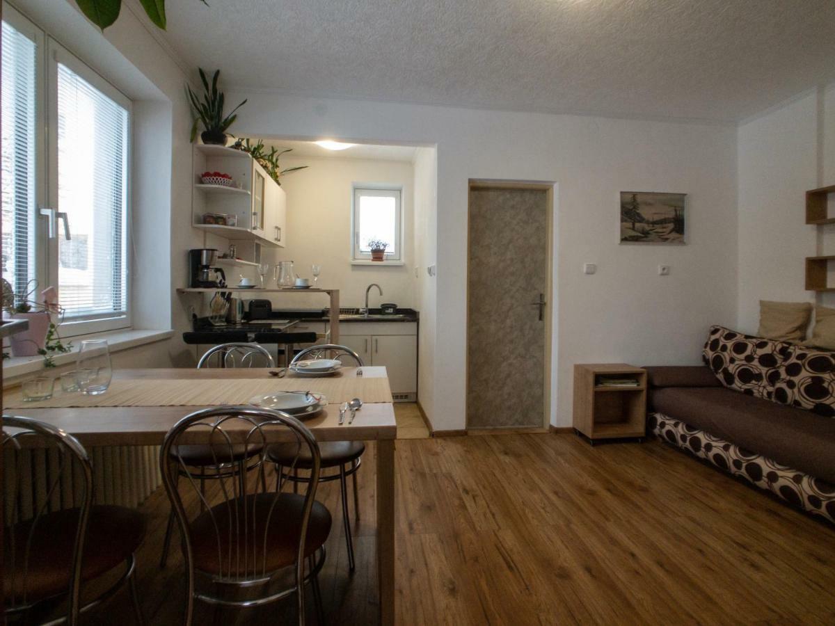 Guest House Privat Strba Bagian luar foto